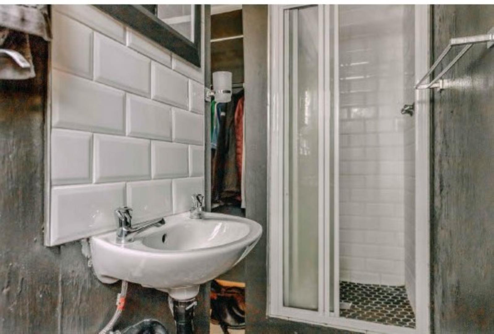 756557_bathroom.jpg