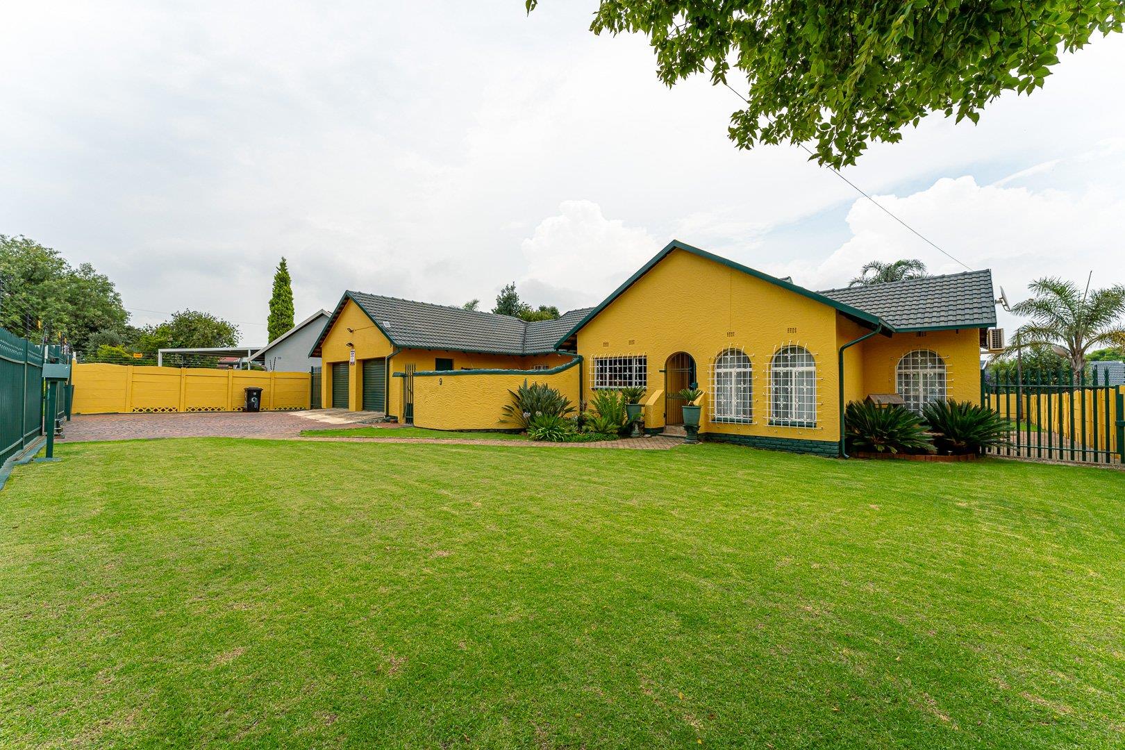 3 Bedroom  House for Sale in Roodepoort - Gauteng