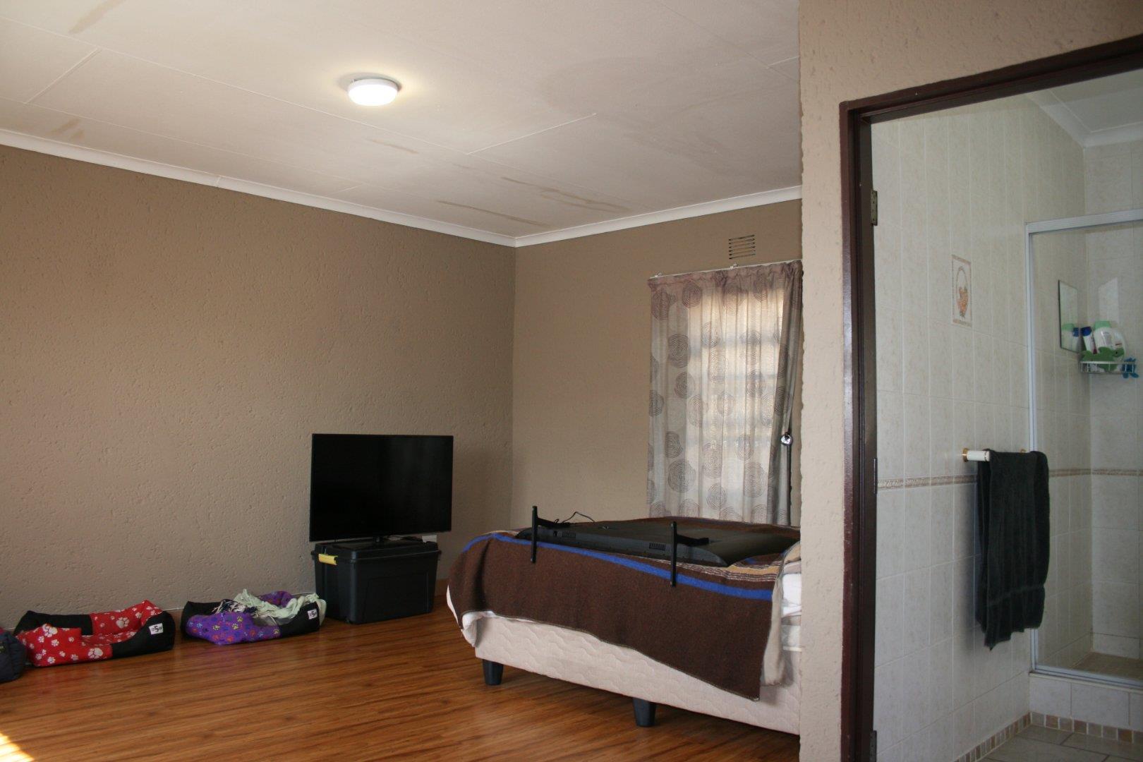740494_14.jpg