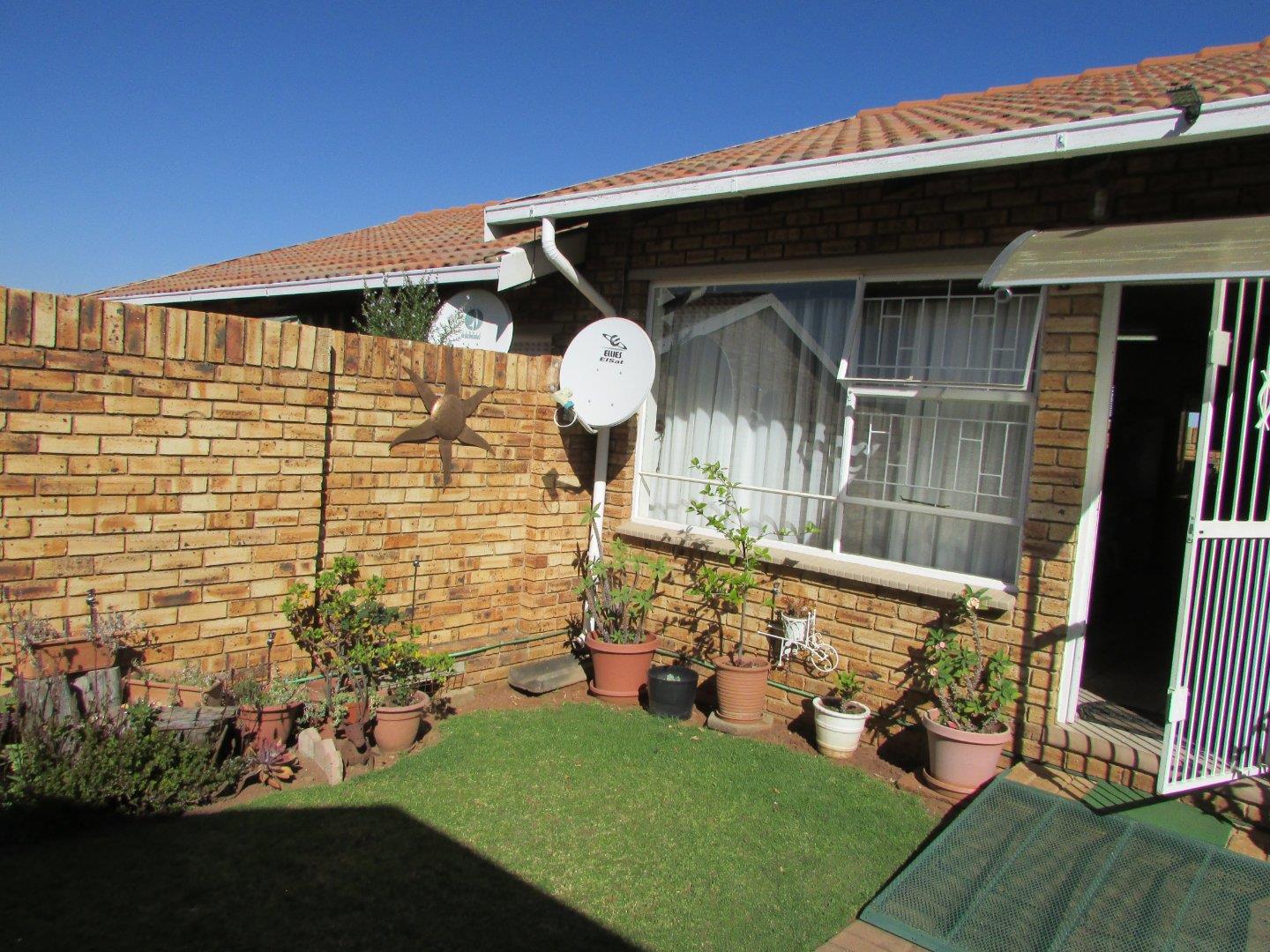 2 Bedroom Townhouse for Sale - Gauteng