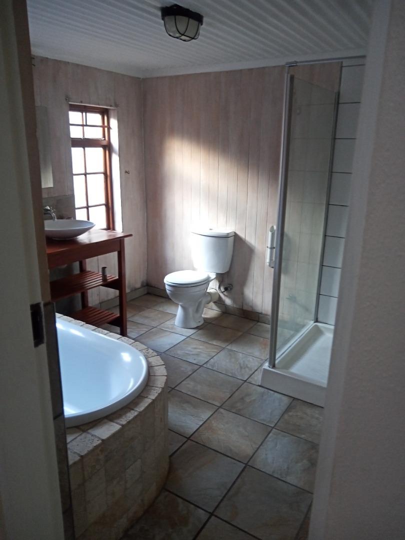 752687_Bathroom.jpg