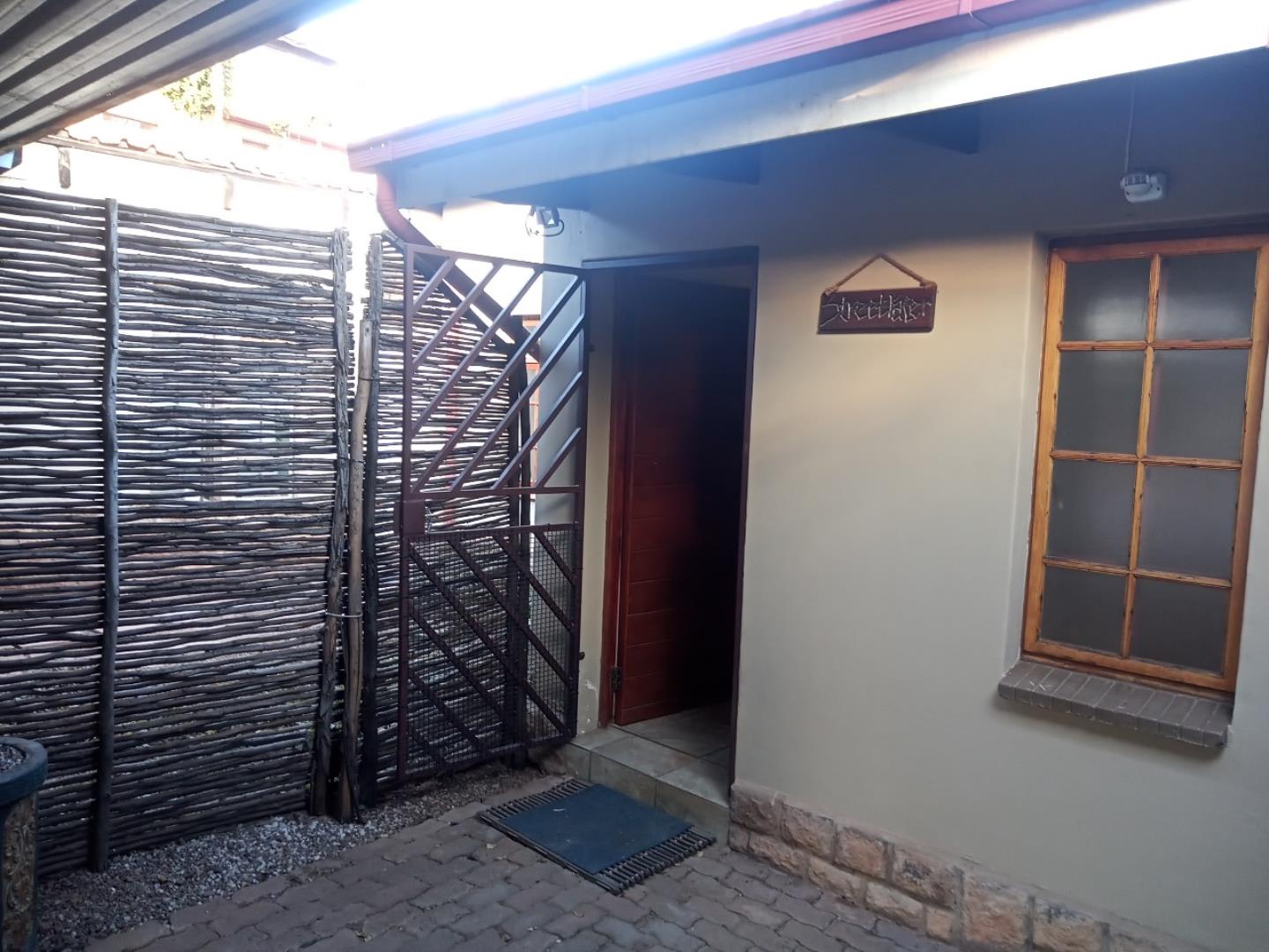 752687_Front_door.jpg