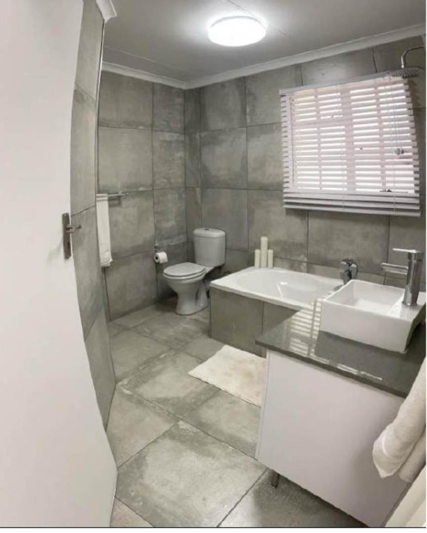 755299_Bathroom_pic.jpg