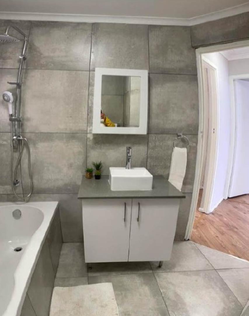 755299_Bathroom_pic_2.jpg
